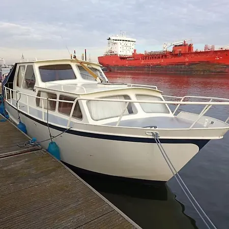 Suesses Motorboot - Ueberseestadt *