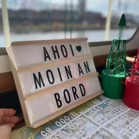 Suesses Motorboot - Ueberseestadt Ботель Бремен