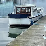 Botel Suesses Motorboot - Ueberseestadt