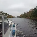 Suesses Motorboot - Ueberseestadt *