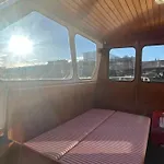 Suesses Motorboot - Ueberseestadt * Brémy