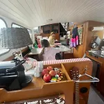 Suesses Motorboot - Ueberseestadt *