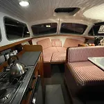 Suesses Motorboot - Ueberseestadt بوتيل