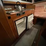 Suesses Motorboot - Ueberseestadt