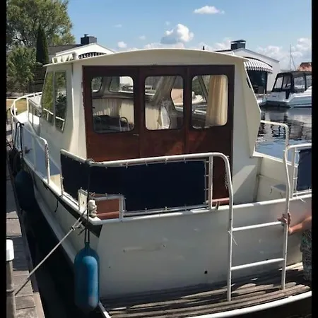 Suesses Motorboot - Ueberseestadt * Bremen