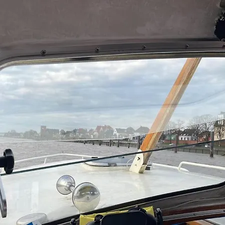 Suesses Motorboot - Ueberseestadt *