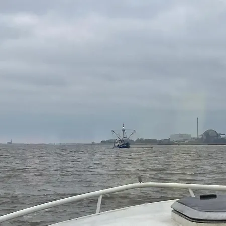 Suesses Motorboot - Ueberseestadt Båthotell