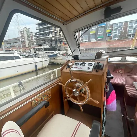 Båthotell Suesses Motorboot - Ueberseestadt *