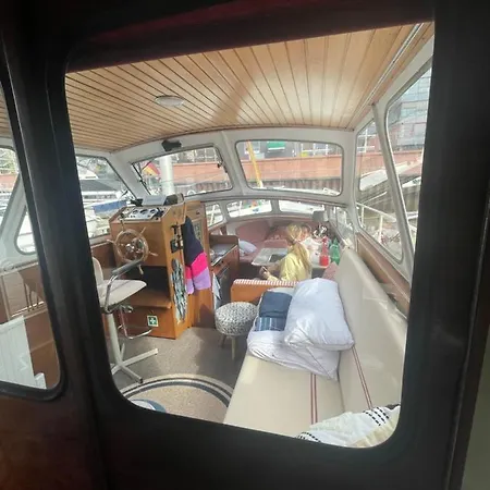 Båthotell Suesses Motorboot - Ueberseestadt *