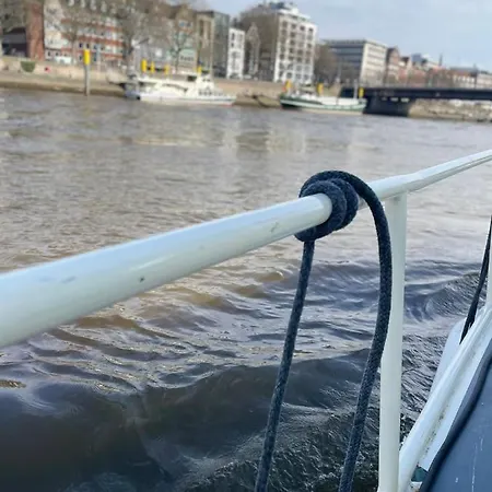 Úszó hotel Suesses Motorboot - Ueberseestadt Bréma