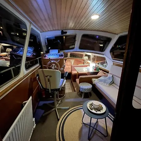Úszó hotel Suesses Motorboot - Ueberseestadt *