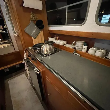 Suesses Motorboot - Ueberseestadt *