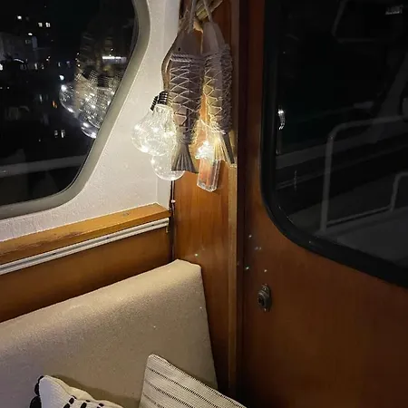 Suesses Motorboot - Ueberseestadt *