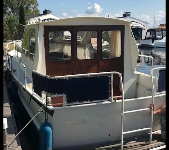 Süsses Motorboot - überseestadt * Brema