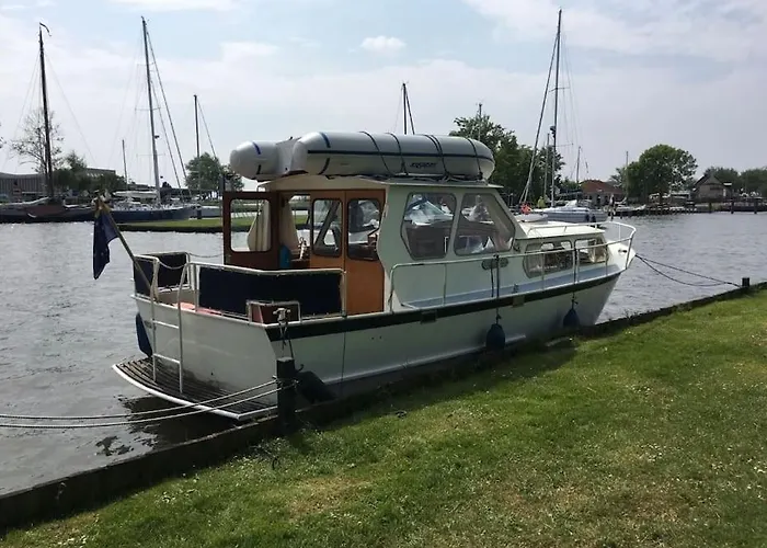 Süsses Motorboot - überseestadt Hotel en barco