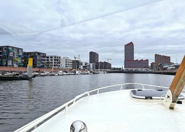 Süsses Motorboot - überseestadt Hotel en barco *