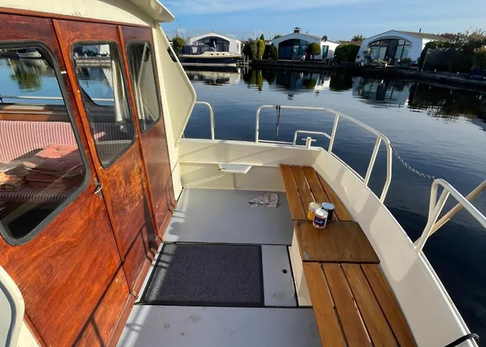 Süsses Motorboot - überseestadt Hotel en barco *