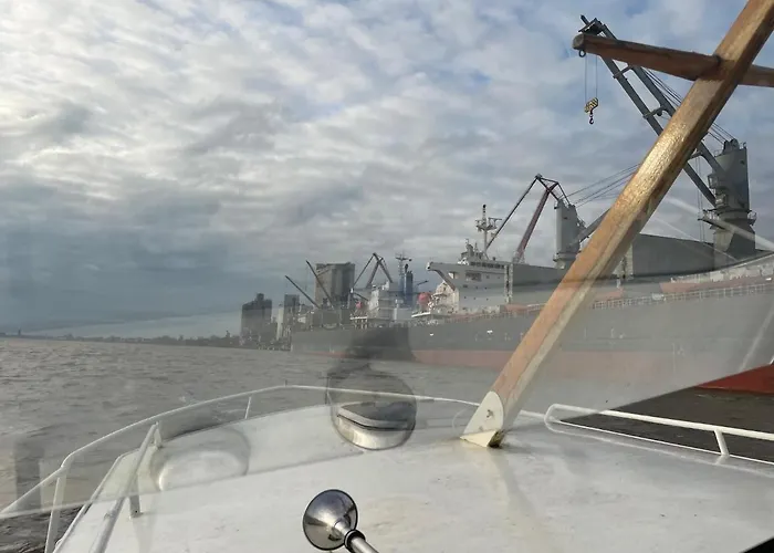 Süsses Motorboot - überseestadt * Brema