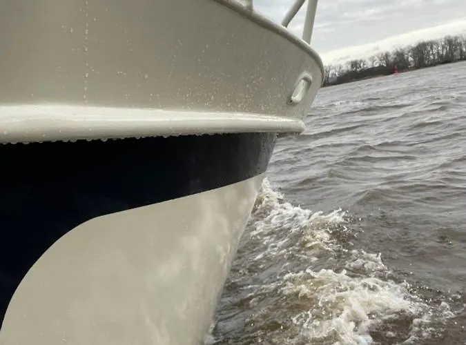 Süsses Motorboot - überseestadt Hotel en barco