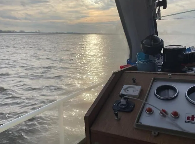 Hotel en barco Süsses Motorboot - überseestadt Brema