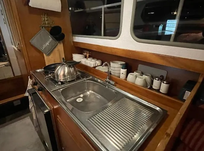 Hotel en barco Süsses Motorboot - überseestadt Brema