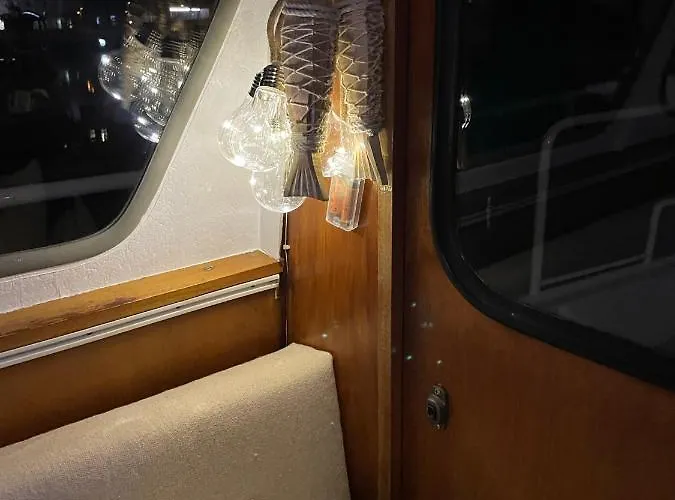 Süsses Motorboot - überseestadt *