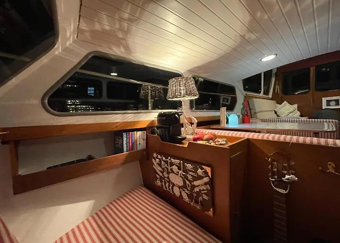 Hotel en barco Süsses Motorboot - überseestadt Brema