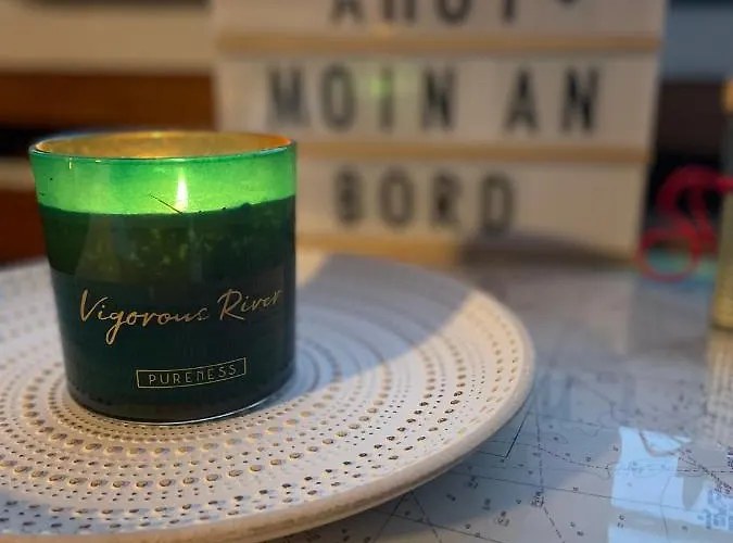 Süsses Motorboot - überseestadt Brema